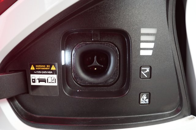2025 Kia EV6 — photo 8 of 22