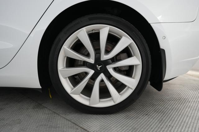 2019 Tesla Model 3 — photo 7 of 21