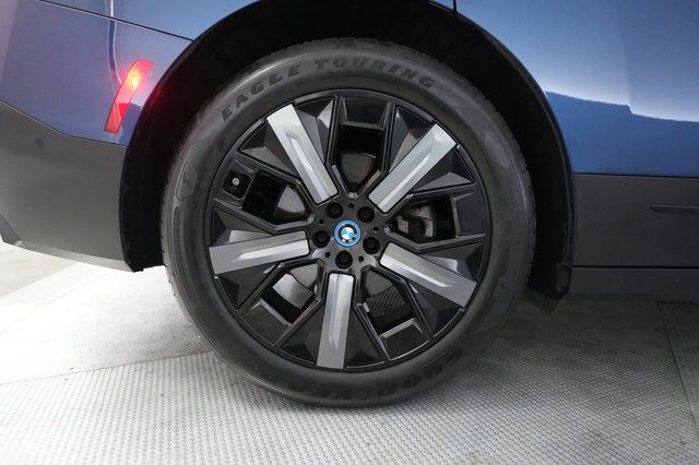 2022 BMW iX — photo 17 of 20