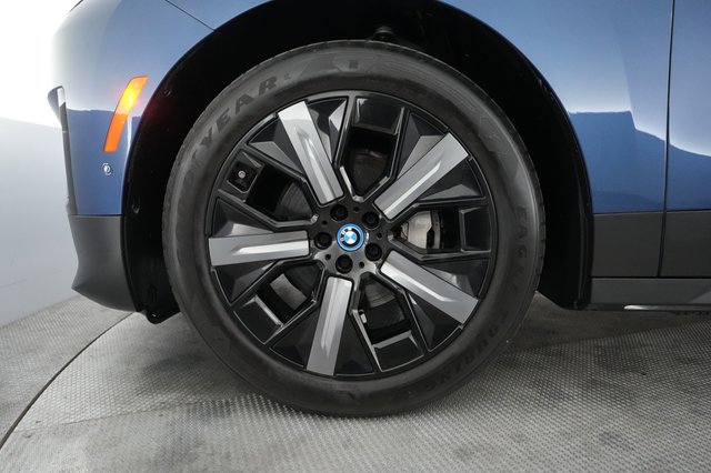 2022 BMW iX — photo 15 of 20