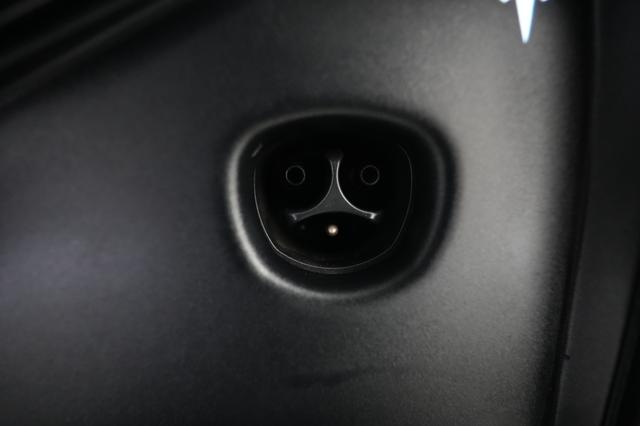 2023 Tesla Model X — photo 8 of 29