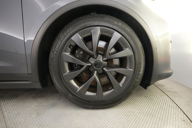 2023 Tesla Model X — photo 16 of 21