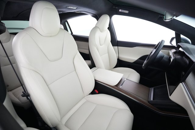 2023 Tesla Model X — photo 18 of 21