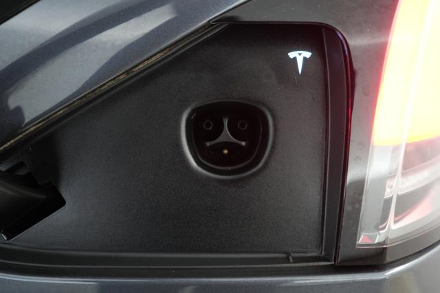 2023 Tesla Model X — photo 8 of 21