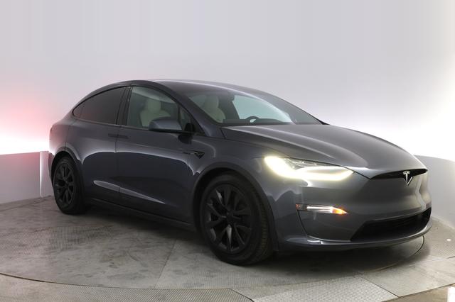 2023 Tesla Model X — photo 10 of 21