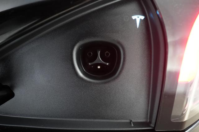2023 Tesla Model S — photo 8 of 21