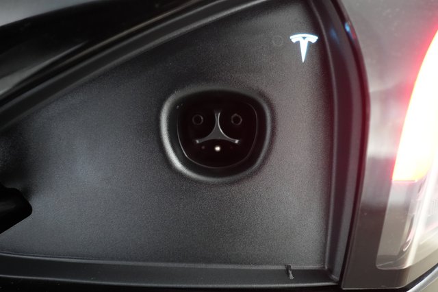 2023 Tesla Model S — photo 8 of 21