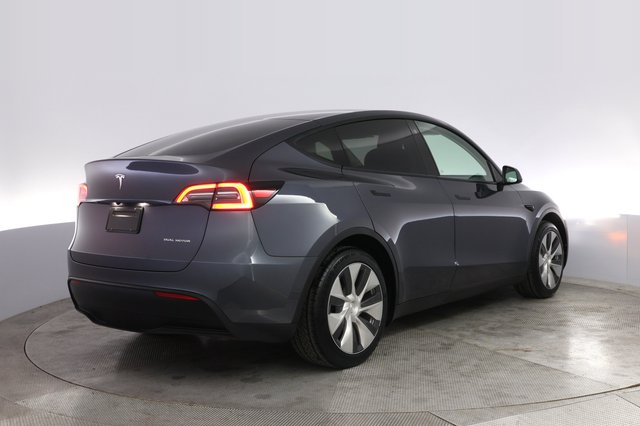2023 Tesla Model Y — photo 2 of 23