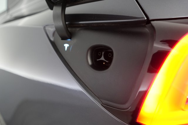 2023 Tesla Model Y — photo 8 of 23