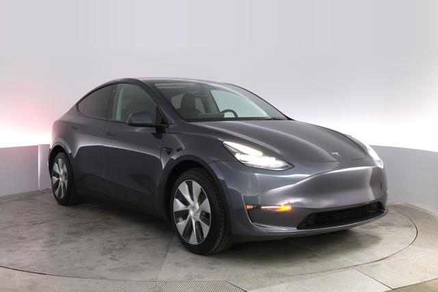 2023 Tesla Model Y — photo 10 of 23
