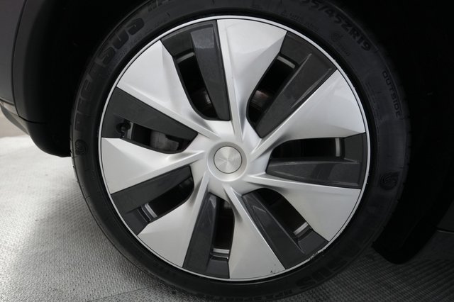 2023 Tesla Model Y — photo 17 of 23