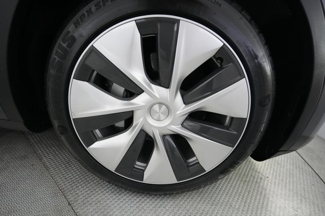 2023 Tesla Model Y — photo 16 of 23