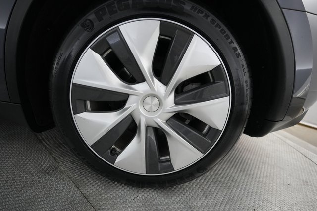 2023 Tesla Model Y — photo 15 of 23