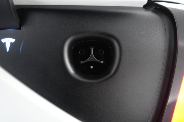 2023 Tesla Model Y — photo 8 of 21