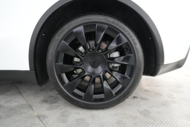 2023 Tesla Model Y — photo 7 of 21