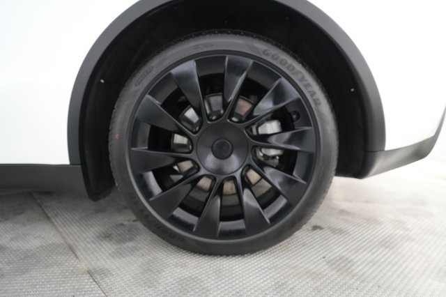 2023 Tesla Model Y — photo 7 of 21