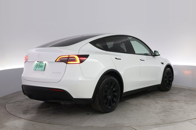 2023 Tesla Model Y — photo 2 of 21