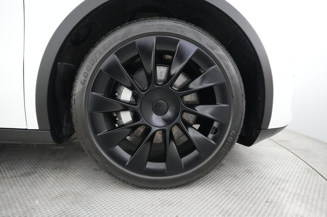 2023 Tesla Model Y — photo 16 of 21