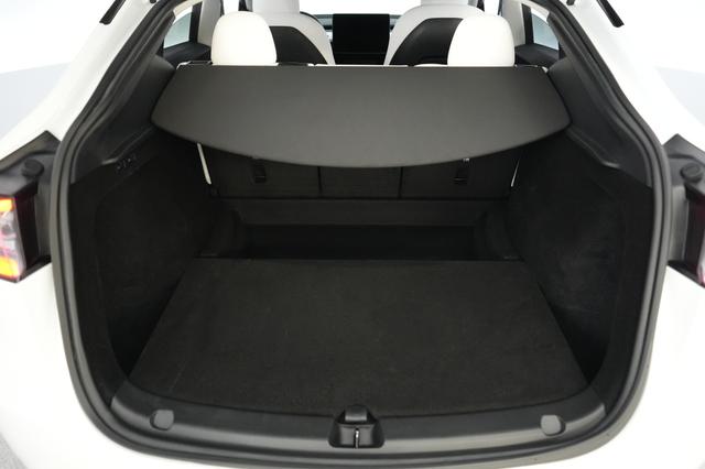 2023 Tesla Model Y — photo 6 of 21