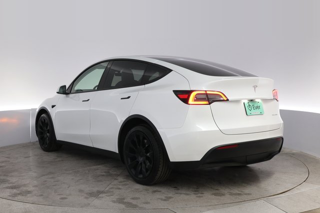 2023 Tesla Model Y — photo 13 of 21