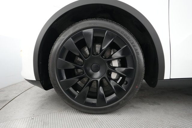 2023 Tesla Model Y — photo 15 of 21