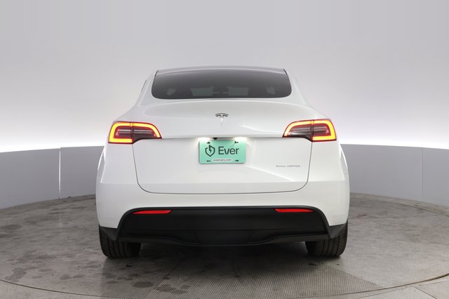 2023 Tesla Model Y — photo 12 of 21