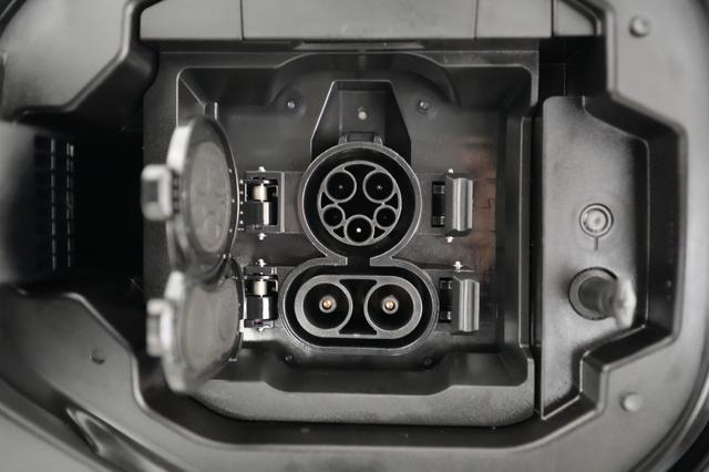 2023 Subaru Solterra — photo 8 of 20