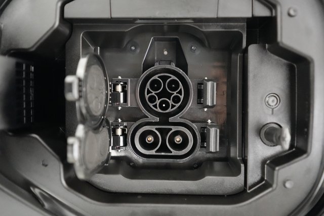 2023 Subaru Solterra — photo 8 of 20