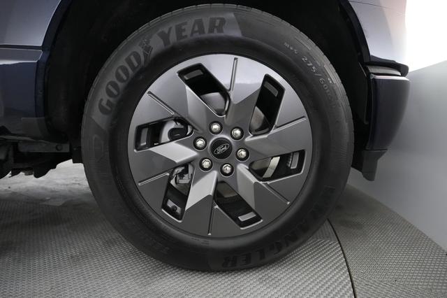 2023 Ford F-150 Lightning — photo 10 of 15