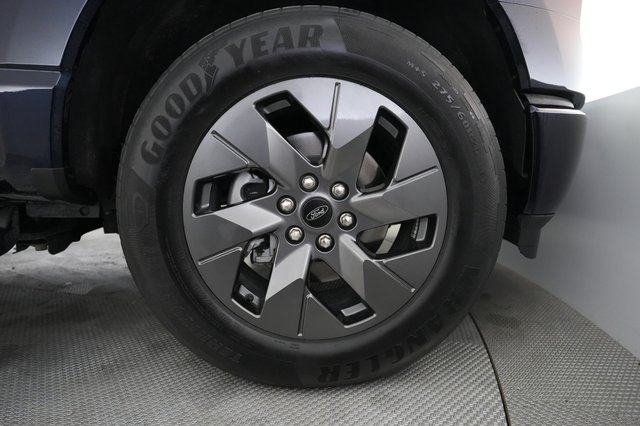 2023 Ford F-150 Lightning — photo 10 of 15