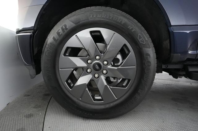 2023 Ford F-150 Lightning — photo 9 of 15