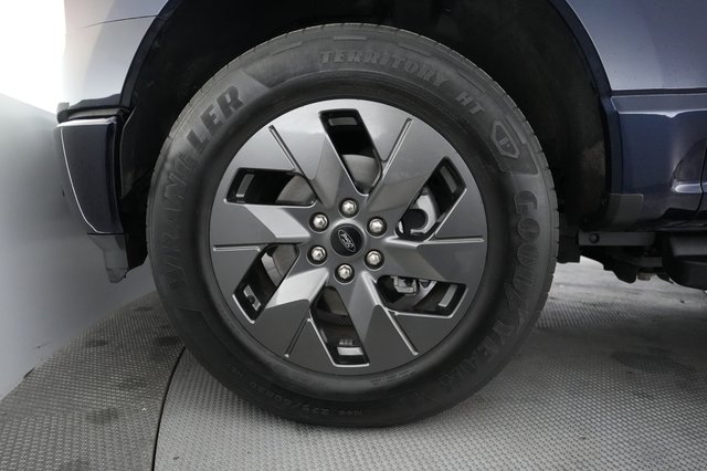 2023 Ford F-150 Lightning — photo 9 of 15