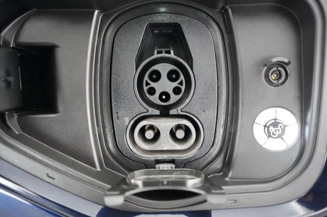 2023 Ford F-150 Lightning — photo 8 of 15
