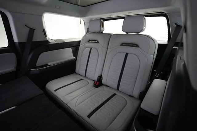 2024 Rivian R1S — photo 19 of 24
