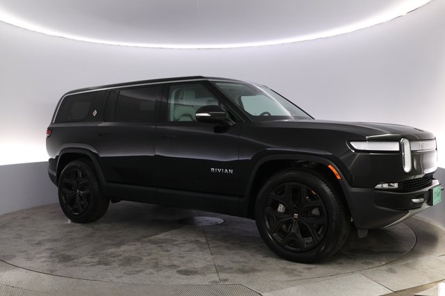 2024 Rivian R1S — photo 11 of 24