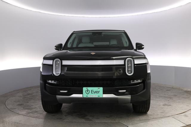 2024 Rivian R1S — photo 9 of 24