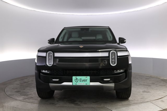 2024 Rivian R1S — photo 9 of 24
