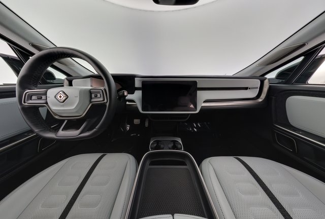 2024 Rivian R1S — photo 22 of 24