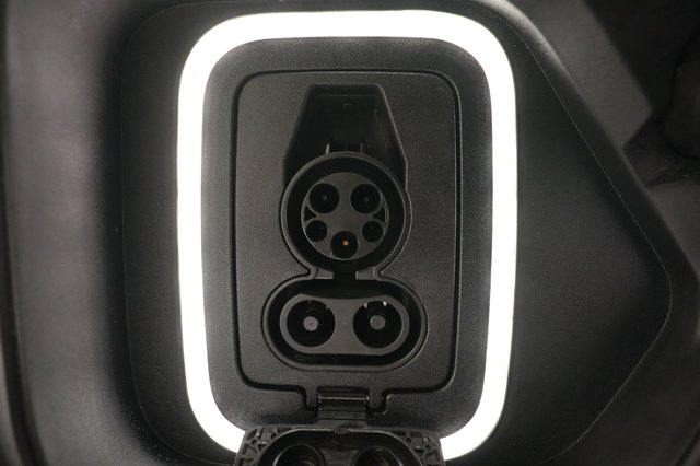 2024 Rivian R1S — photo 8 of 24