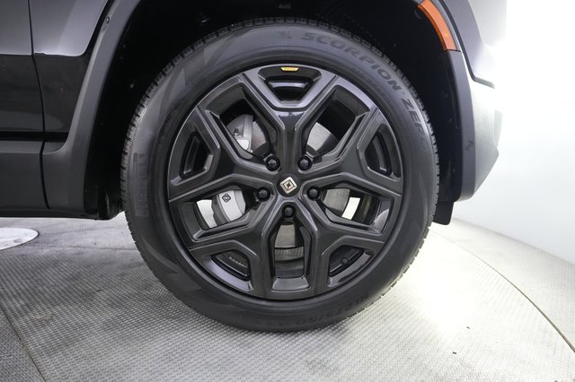 2024 Rivian R1S — photo 15 of 24