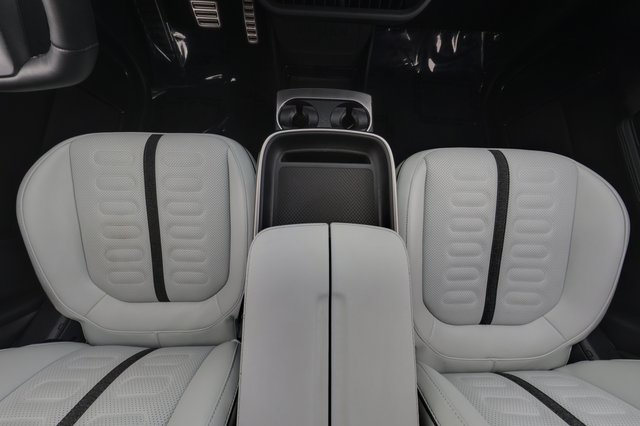 2024 Rivian R1S — photo 23 of 24