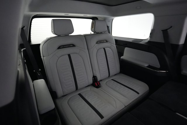 2024 Rivian R1S — photo 20 of 24