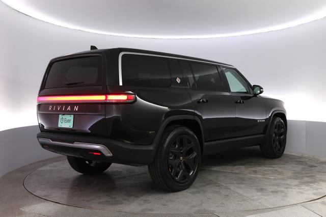 2024 Rivian R1S — photo 2 of 24