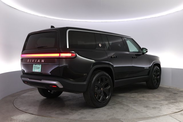2024 Rivian R1S — photo 2 of 24