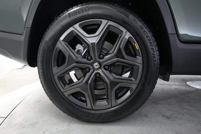 2025 Rivian R1T — photo 16 of 21