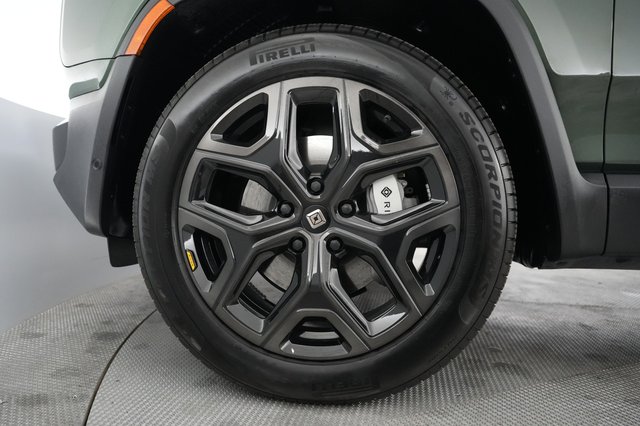 2025 Rivian R1T — photo 17 of 21