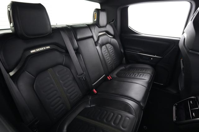 2025 Rivian R1T — photo 4 of 21