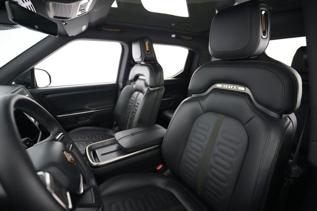 2025 Rivian R1T