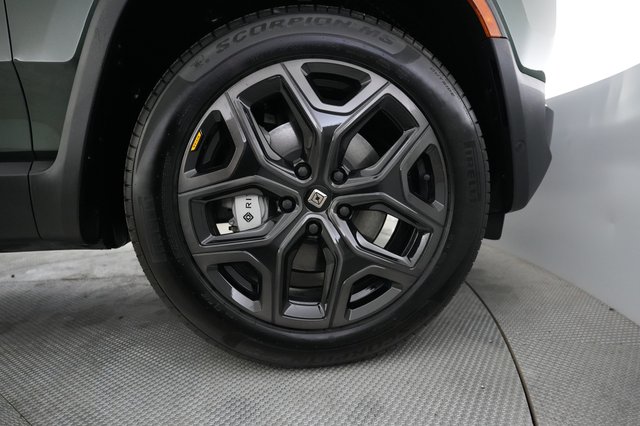 2025 Rivian R1T — photo 15 of 21