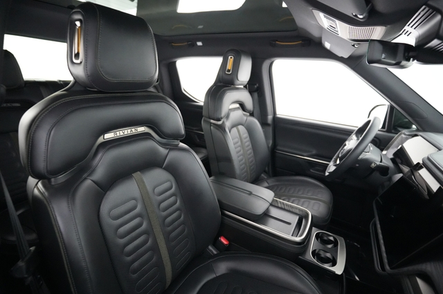 2025 Rivian R1T